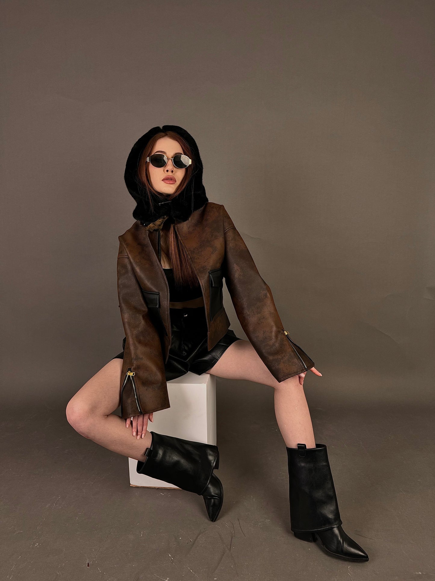 Dirty brownish Leather Jacket x Fur Hood.