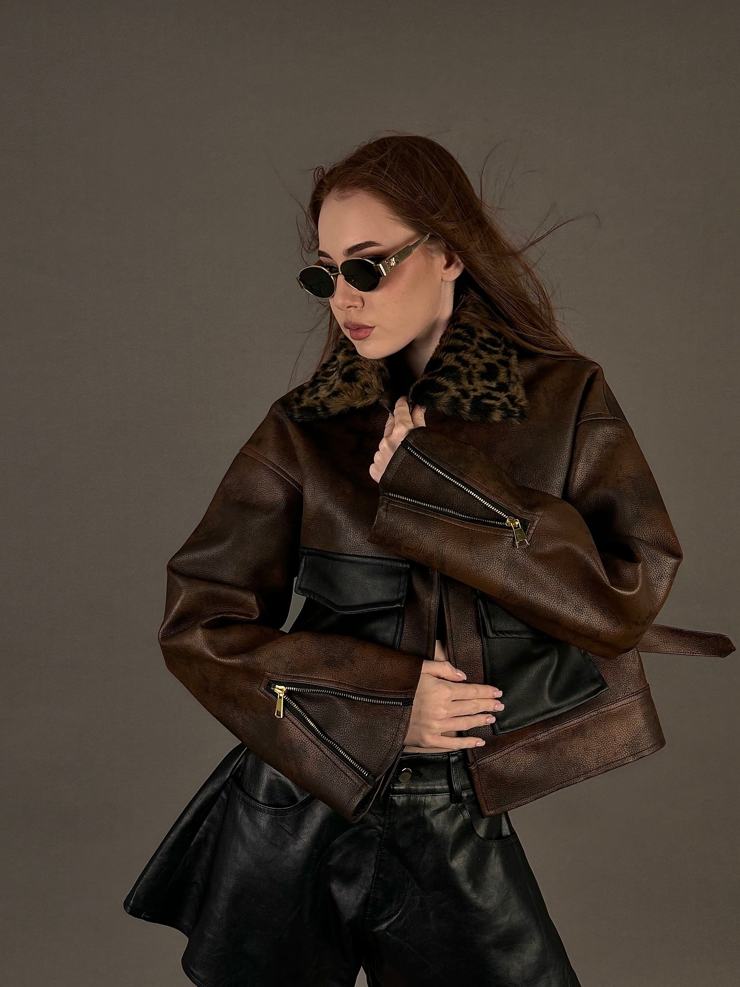 Dirty brownish Leather Jacket x Fur Hood.