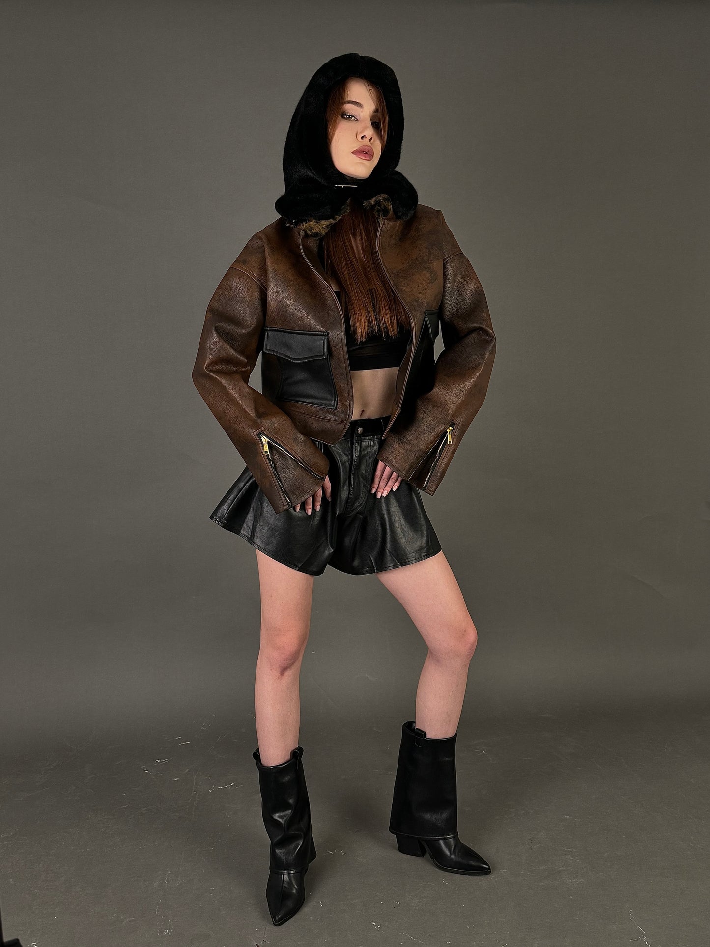 Dirty brownish Leather Jacket x Fur Hood.