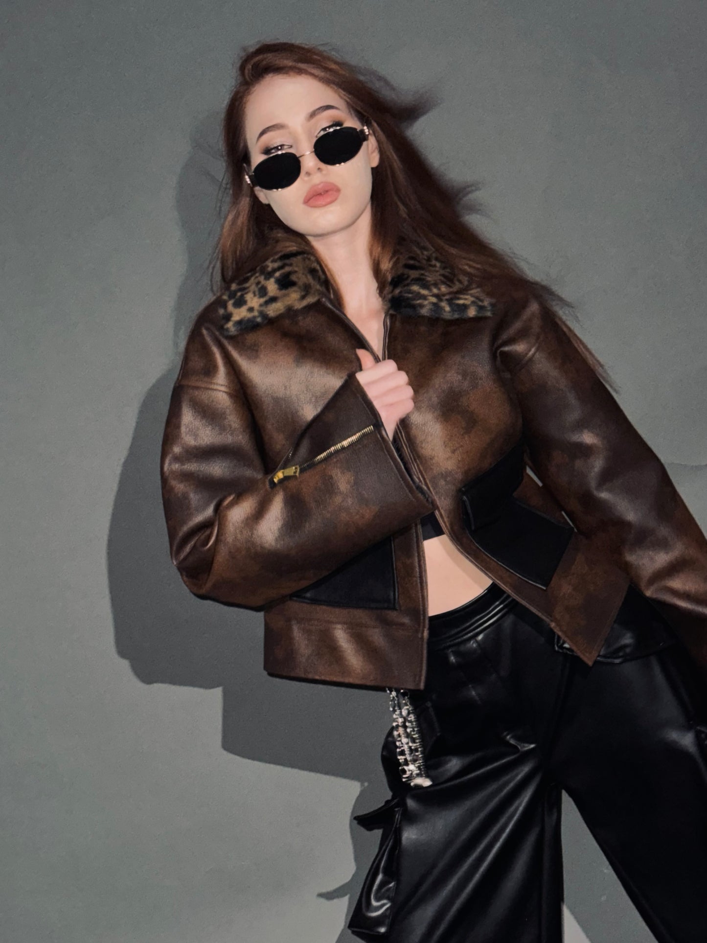 Dirty brownish Leather Jacket x Fur Hood.