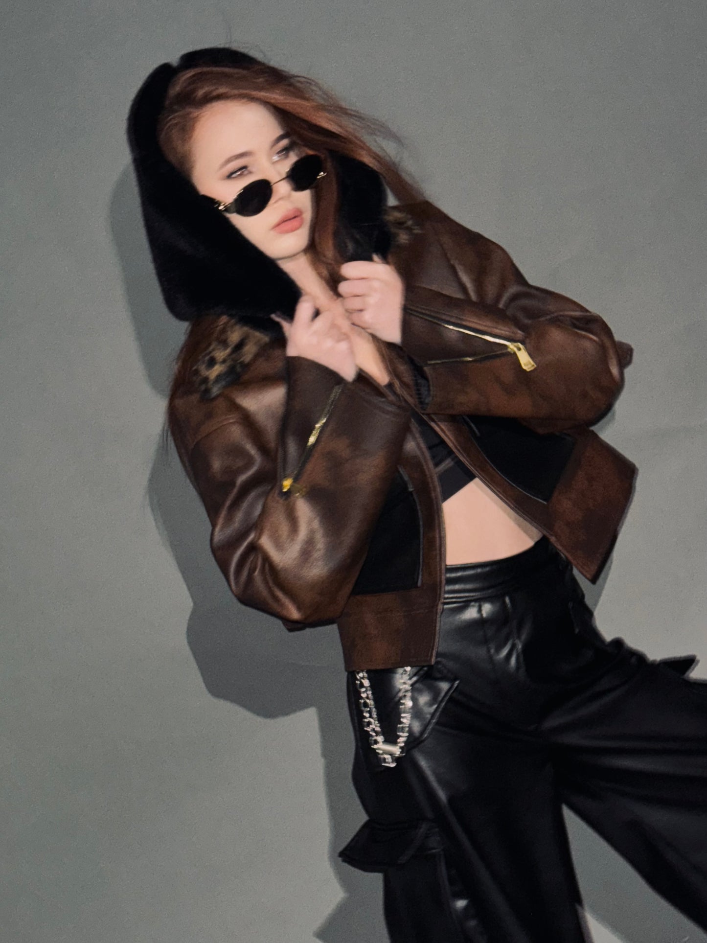 Dirty brownish Leather Jacket x Fur Hood.