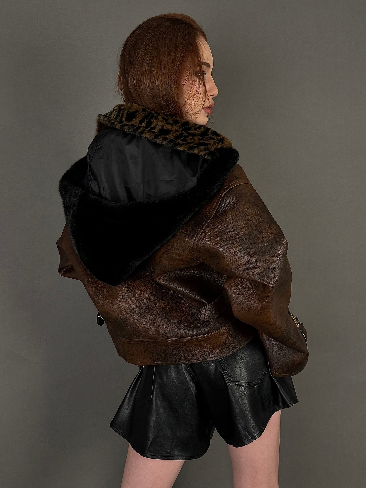 Dirty brownish Leather Jacket x Fur Hood.