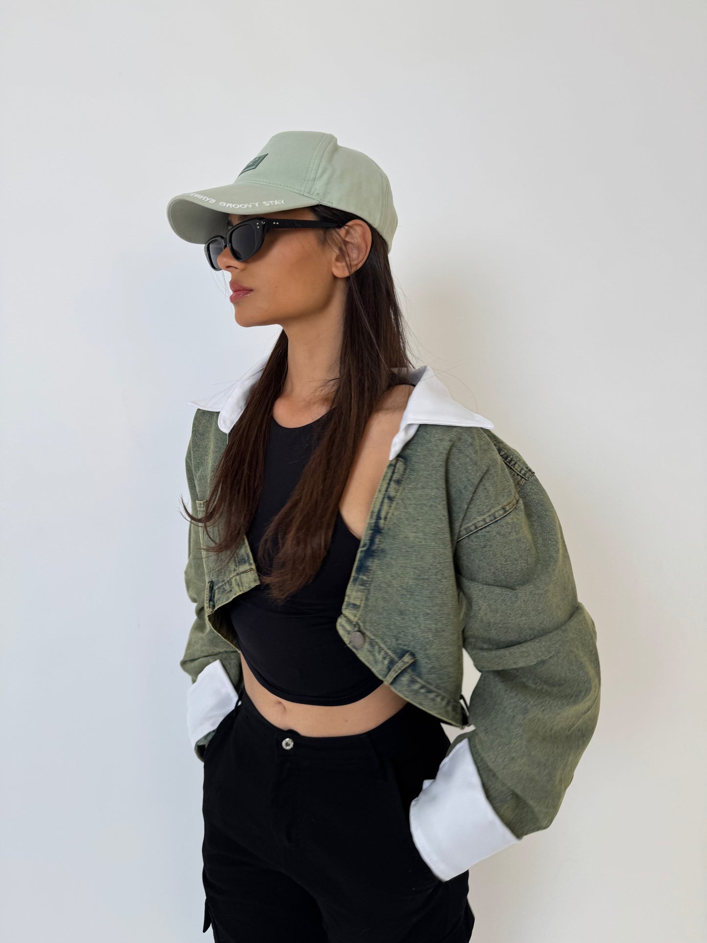 Vintage green denim jacket with a straight white collar(pre-order)