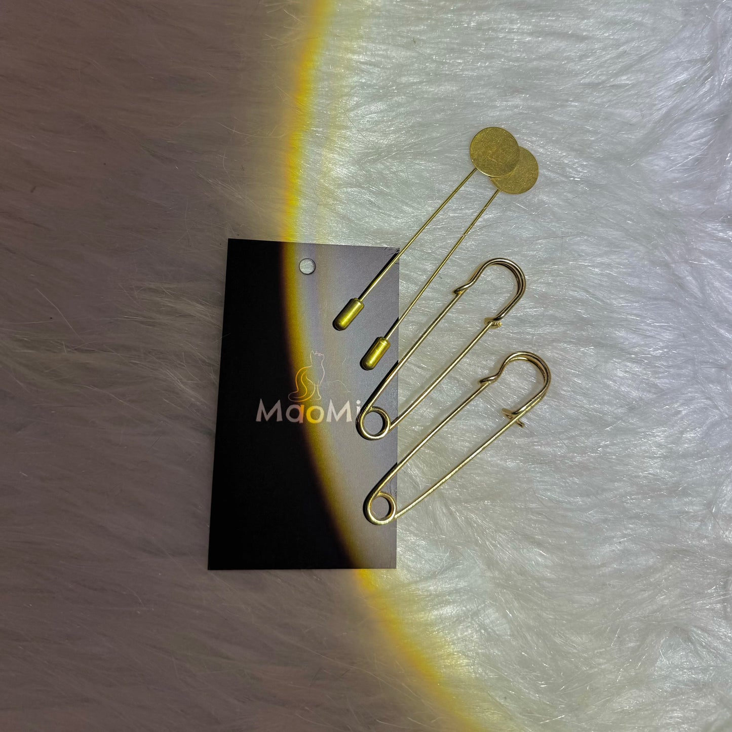 Gold pins set
